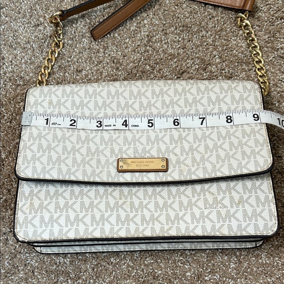 Michael Kors Cream and Tan Crossbody Bag with Gold Chain signature monogram - Picture 4 of 13